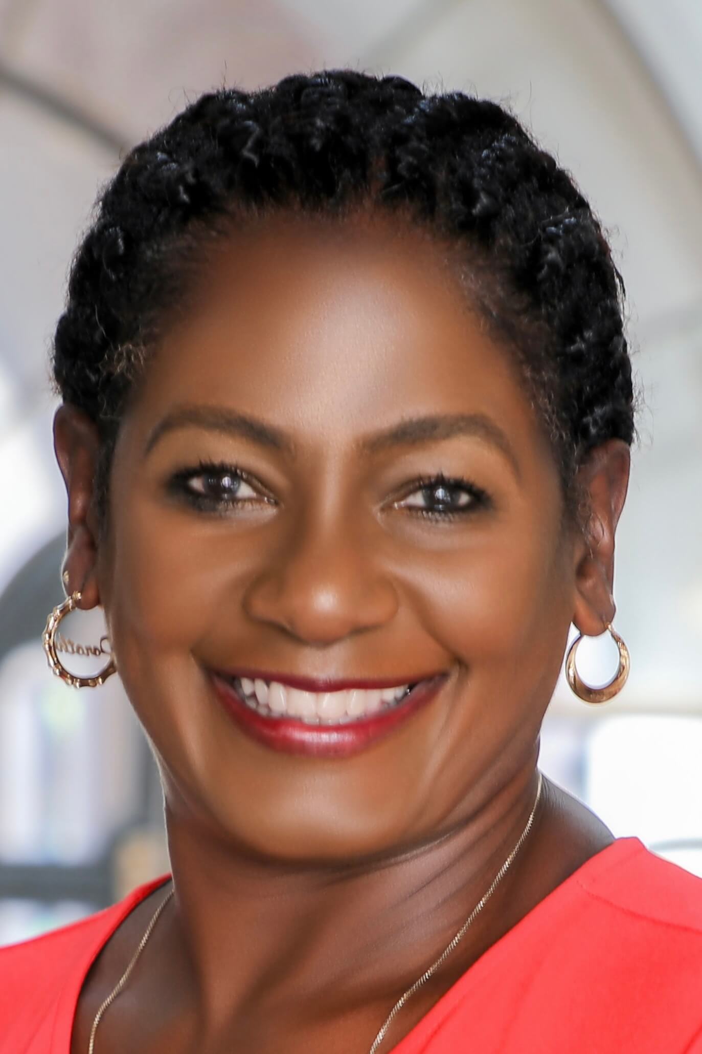 Headshot of a smiling Dorothy Andrews
